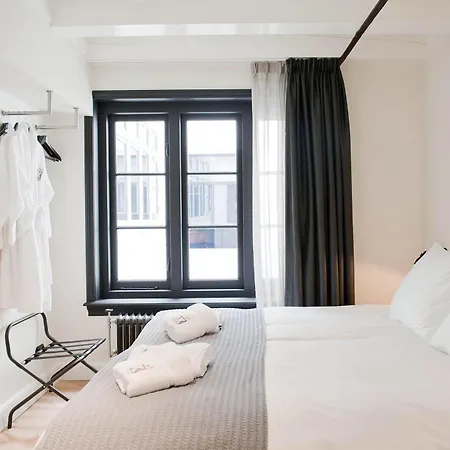 Ix Nine Streets Hotel 3*