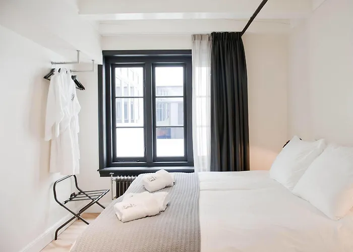 Ix Nine Streets Hotel 3*